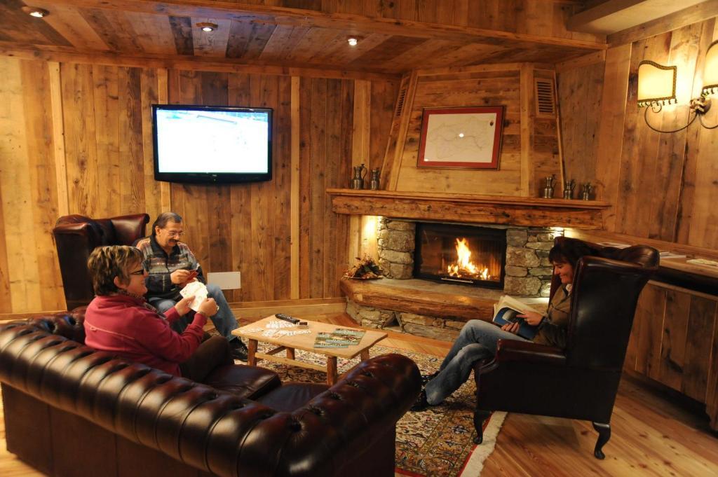 Laghetto Alpine Hotel & Restaurant Brusson Exterior foto